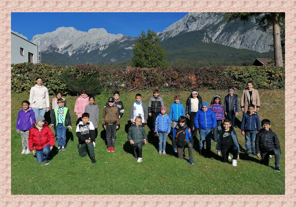 Klassenfoto 3a in der Wiese - Pausenhof Josef Schweinester