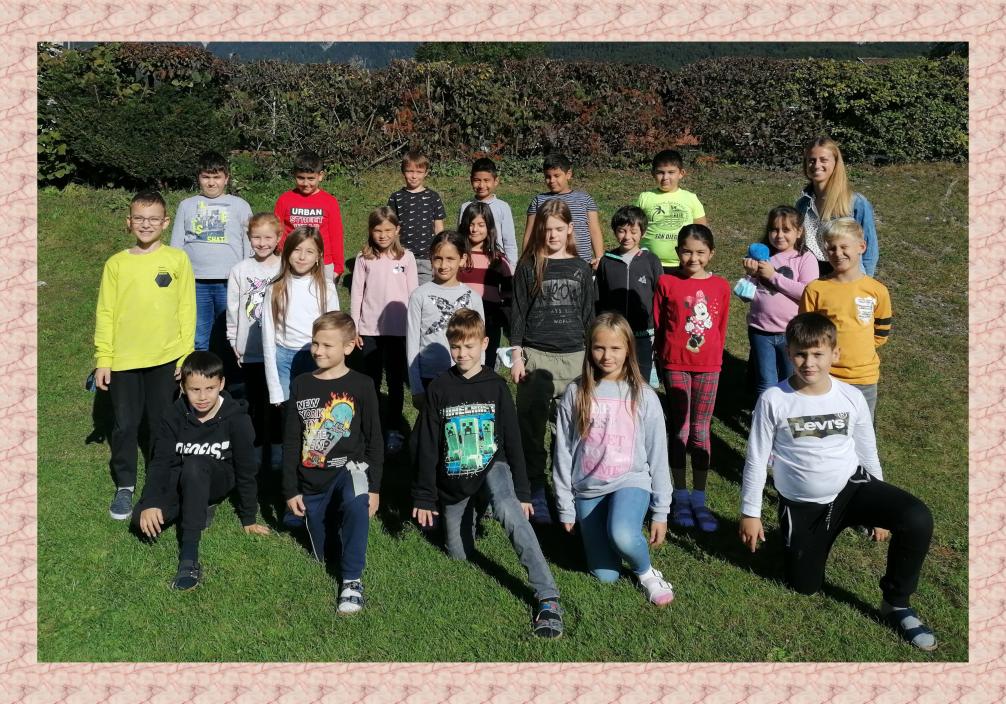 Klassenfoto 3c in der Wiese - Pausenhof Josef Schweinester