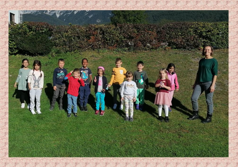 Klassenfoto VSK in der Wiese - Pausenhof Josef Schweinester