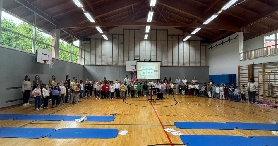 Gruppenfoto - Die neuen Schüler:innen werden begrüßt!