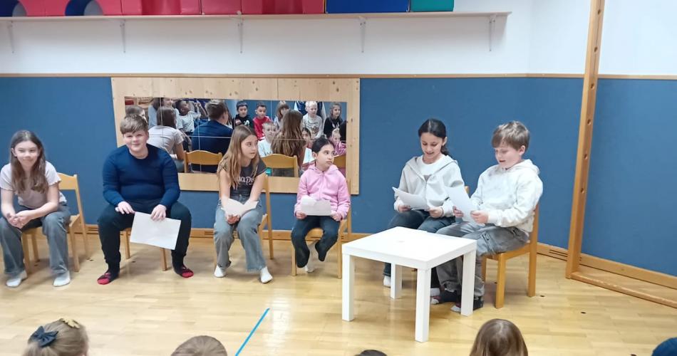 Kinder beim Vorlesen