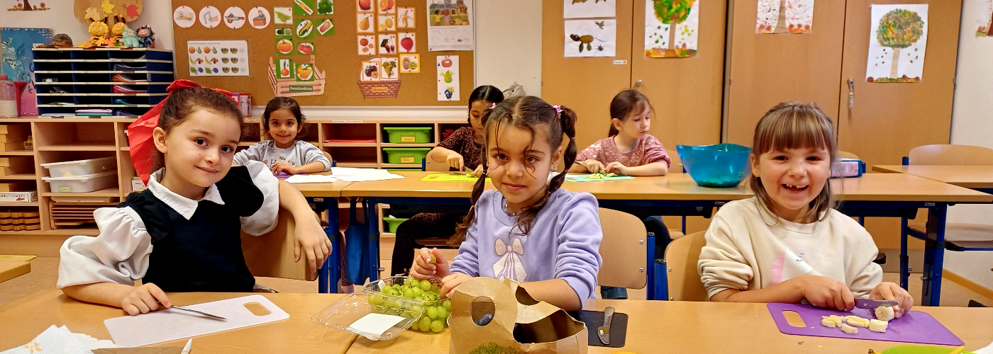 Wir machen Obstsalat