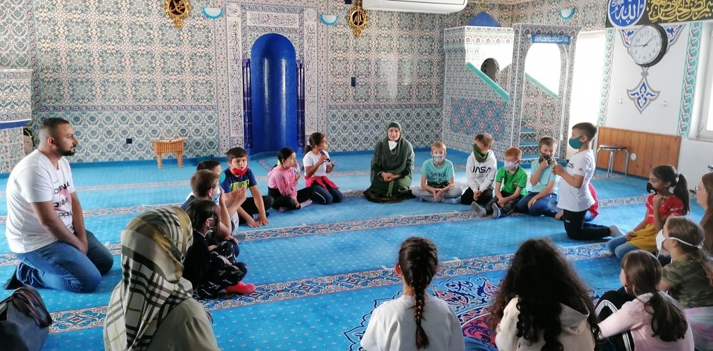 Kinder in der Moschee