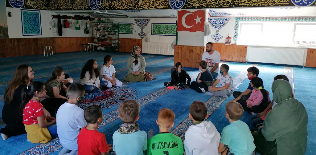 Kinder in der Moschee