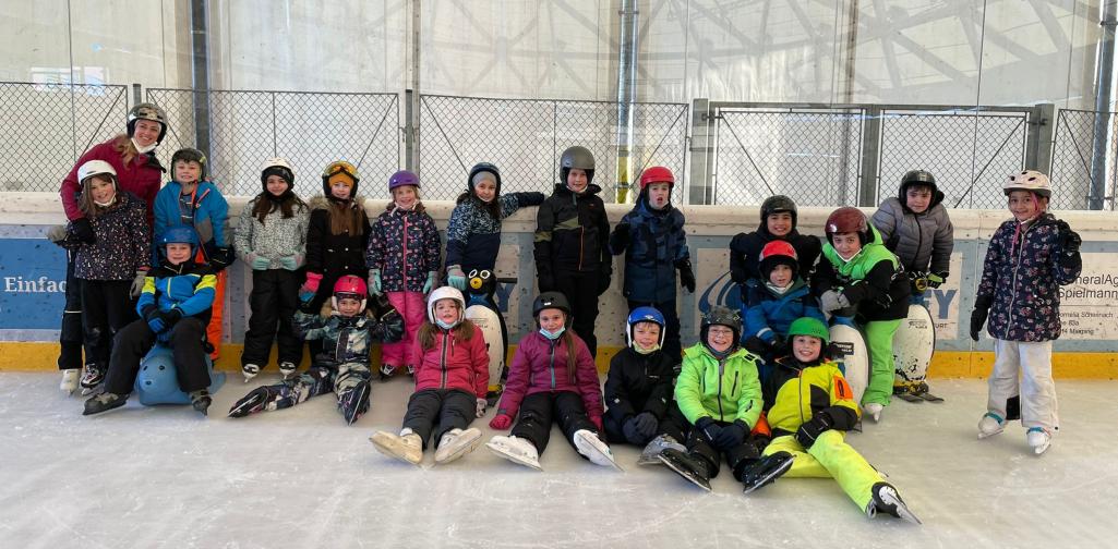 3c Klasse am Eislaufplatz - Gruppenfoto