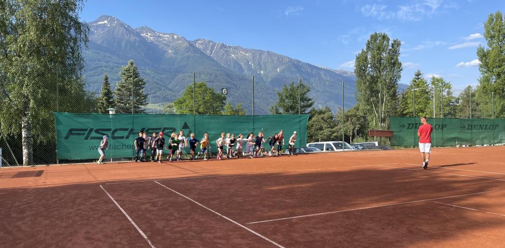Kinder beim Tennis-Probetraining