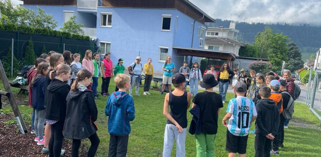 Kinder beim Kennenlernspiel