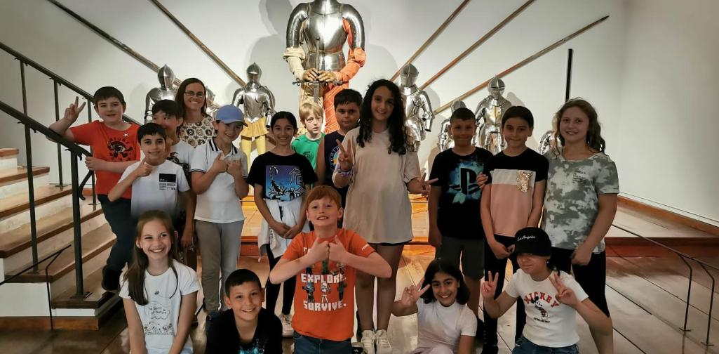 Klassenfoto 4c Klasse in der Rüstungskammer