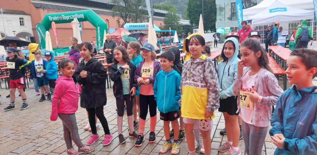 Gruppenfoto im Regen