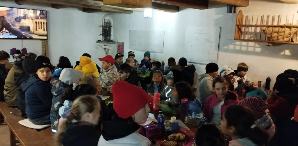 4abc beim Jausnen 4abc beim Jausnen