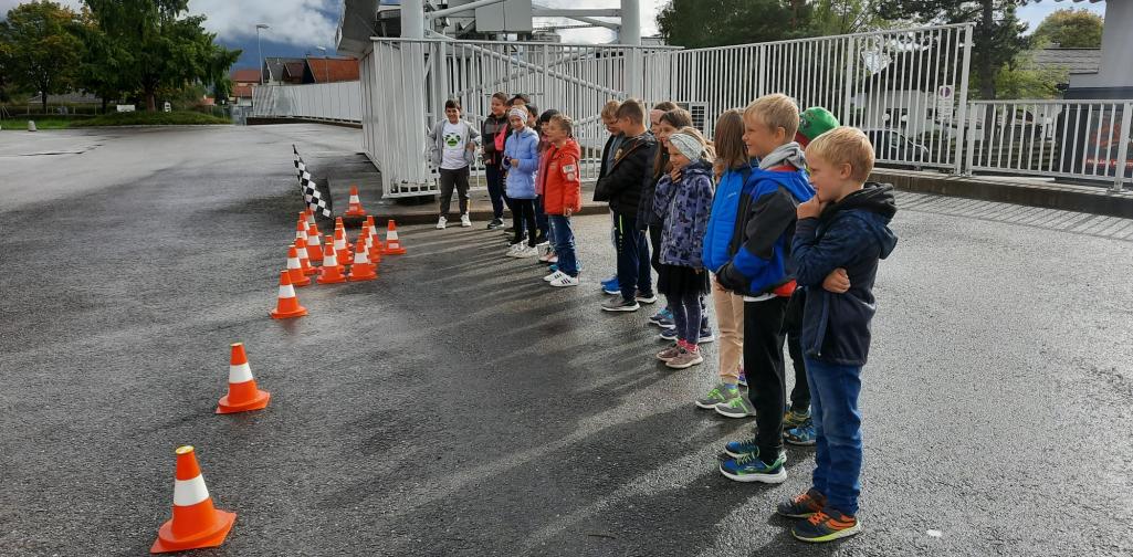 3b Klasse beim Projekt Hallo Auto