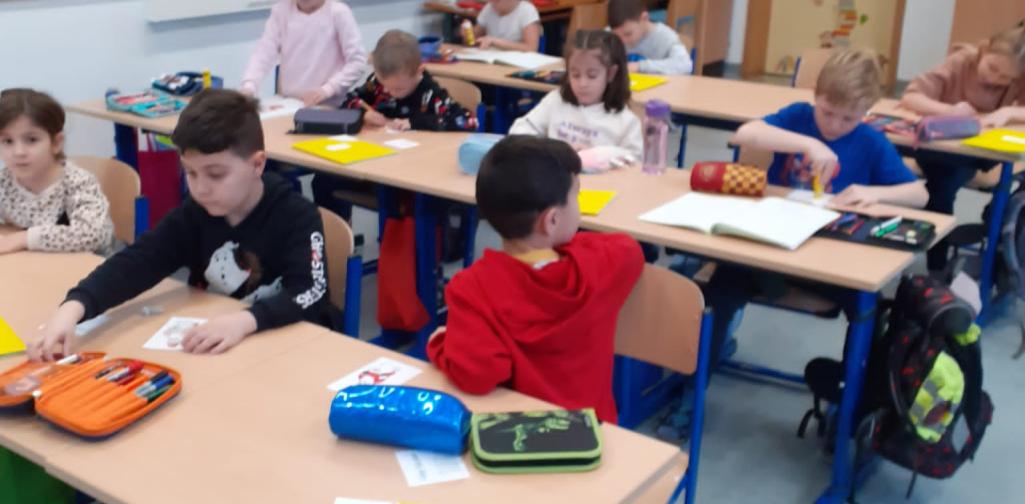 Kinder beim Arbeitsalltag