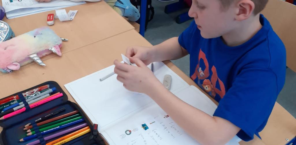 Kinder schreiben die Nikolaussätze