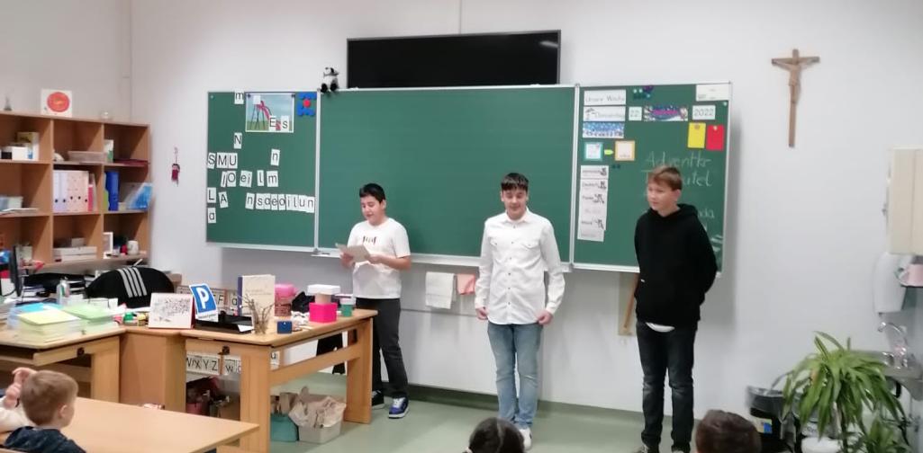 Mittelschüler lesen vor