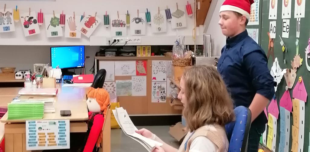 Mittelschüler lesen vor