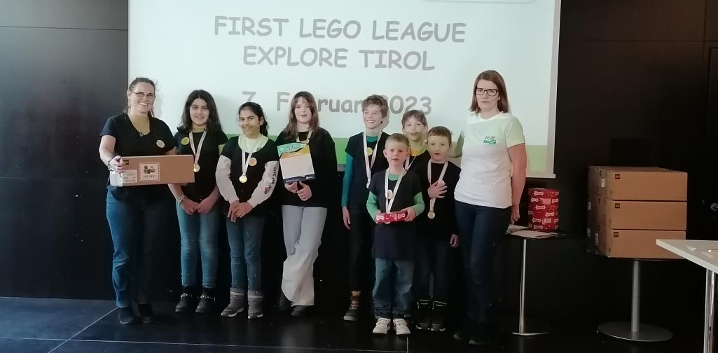 FLL 2 Gruppenfoto bei der Preisverleihung, Gruppe Die sieben, schlauen Glühbirnen
