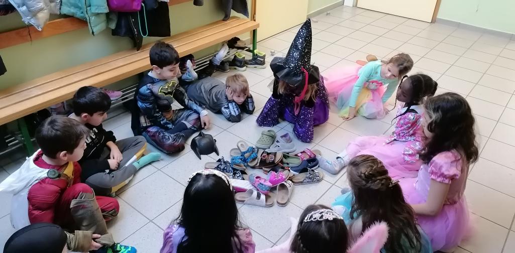 Fasching 7 Kinder spielen Patschensalat