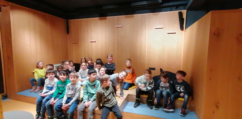 Bücherei 2 Gruppenfoto auf der Bühne