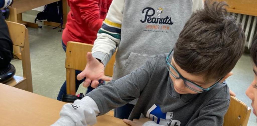 Herz 08 Kinder berühren das Tierherz