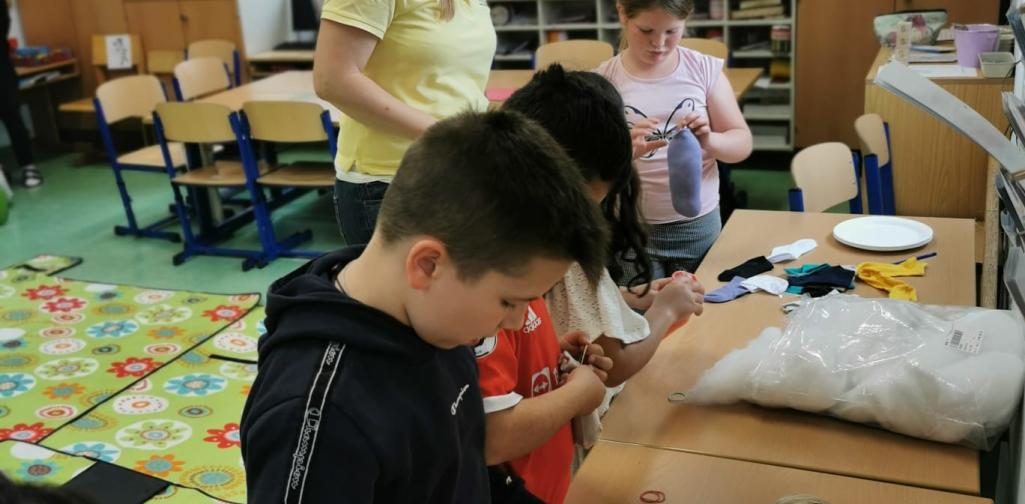 Kinder der 2d Klasse beim SCHMATZI Projekt