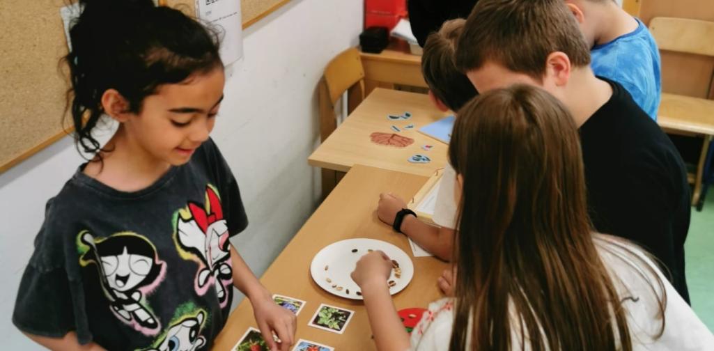 Kinder der 2d Klasse beim SCHMATZI Projekt
