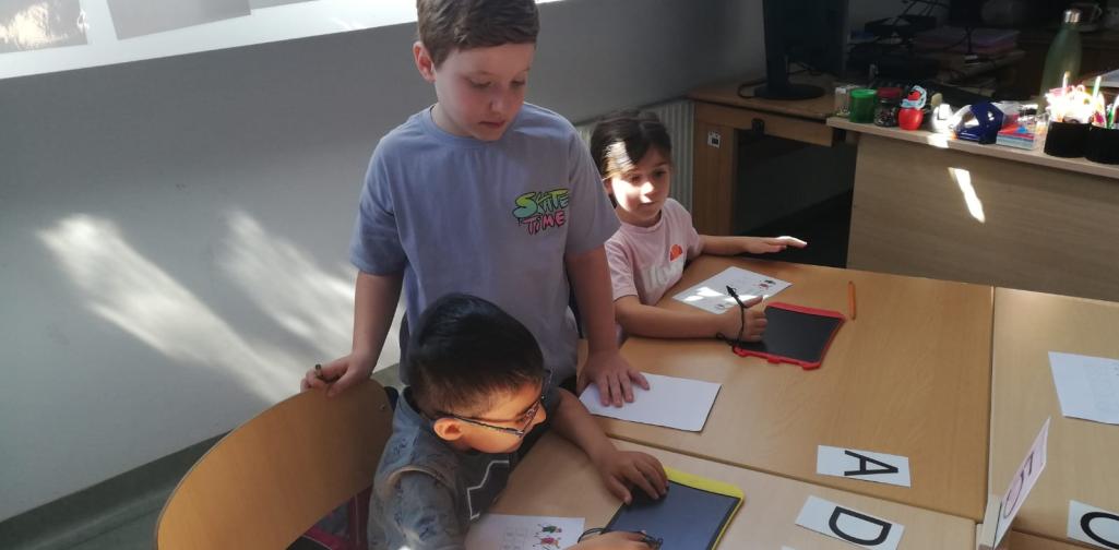 Große zeigen den kleinen die Stationen