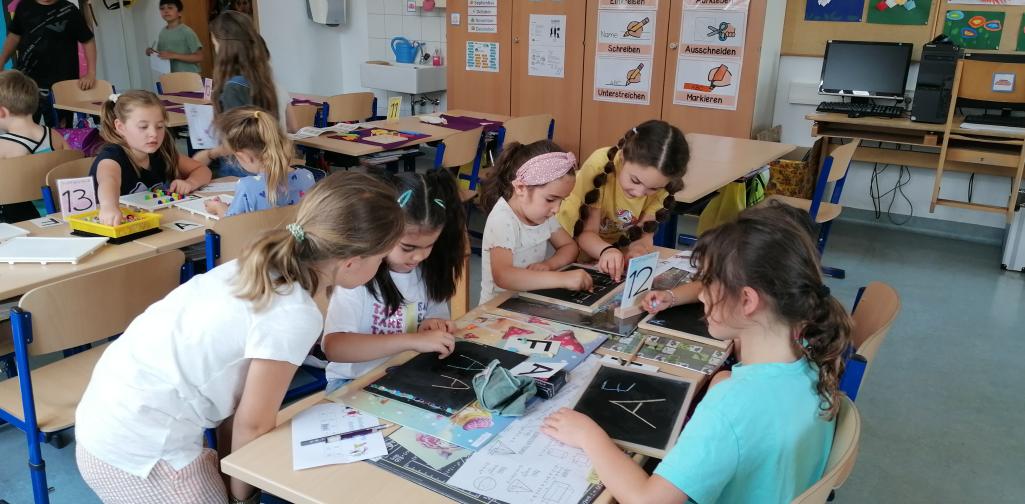 Große helfen den Kleinen