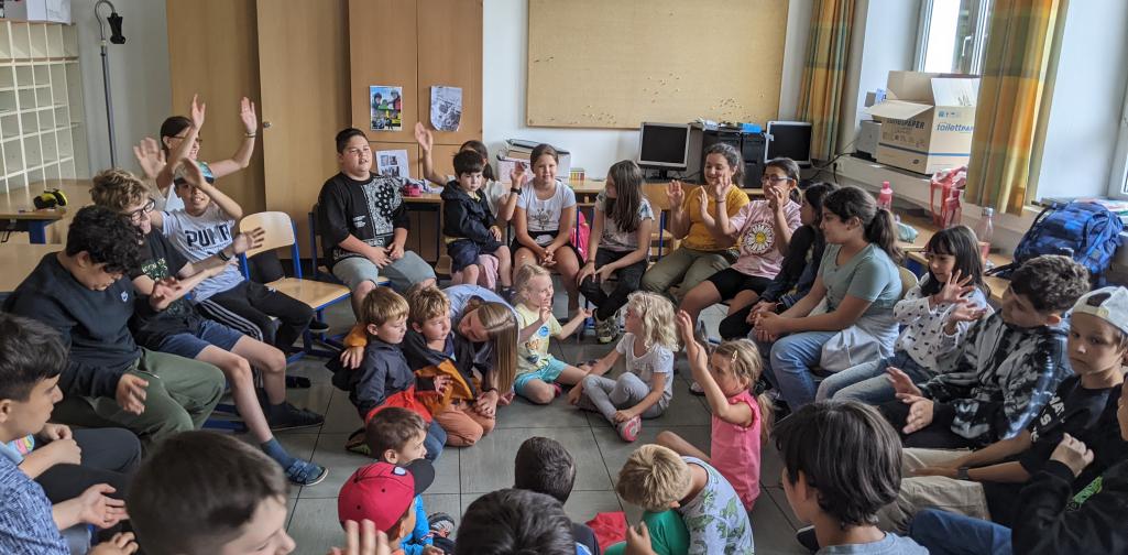 Sitzkreis beim Singen