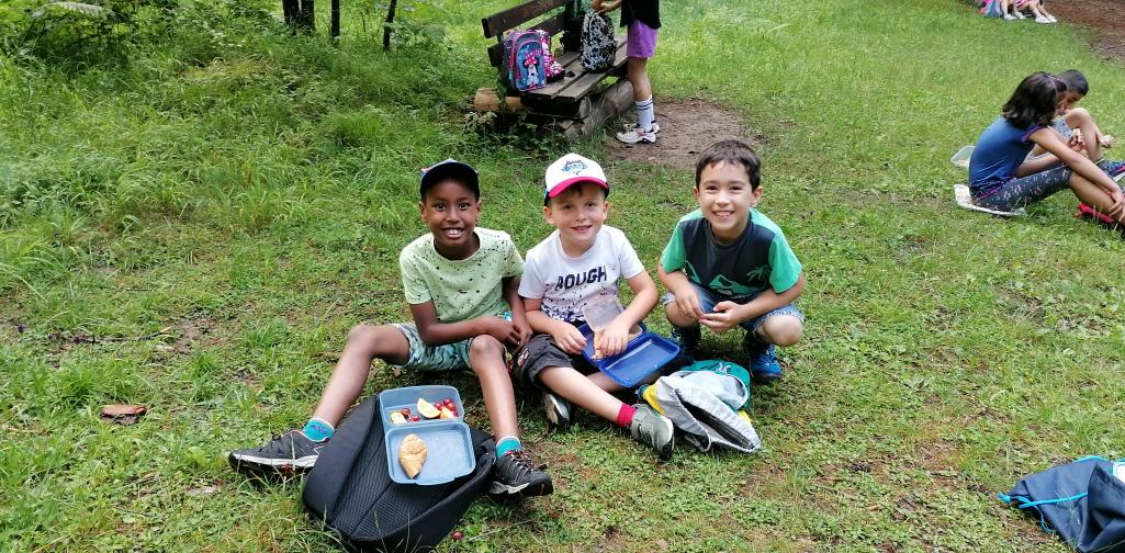 Wandertag 4 Pausenfoto im Wald