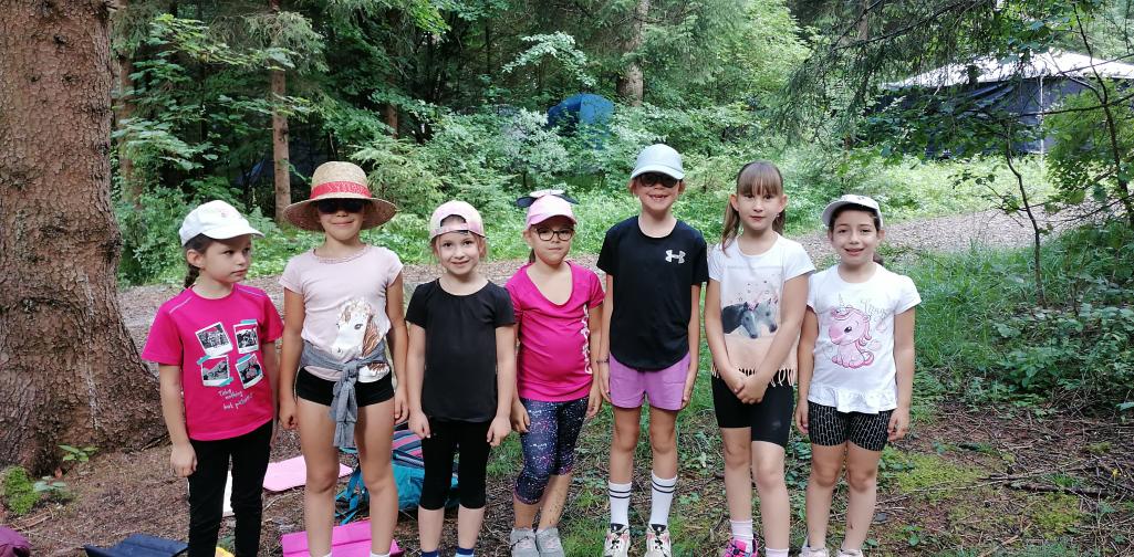 Wandertag 11 Gruppenfoto im Wald