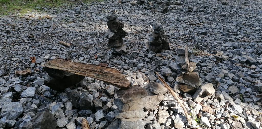 Schule im Wald 25 Steinfigur