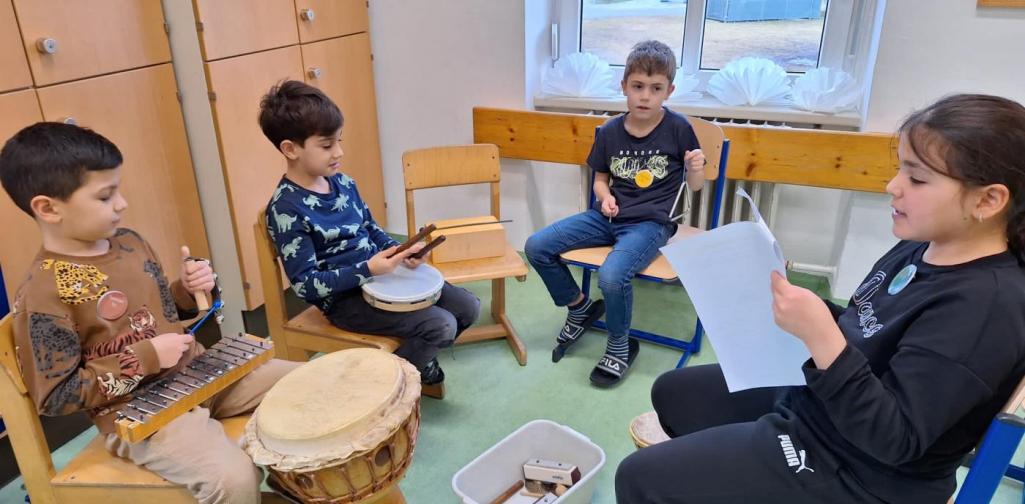 Kinder beim Musizieren