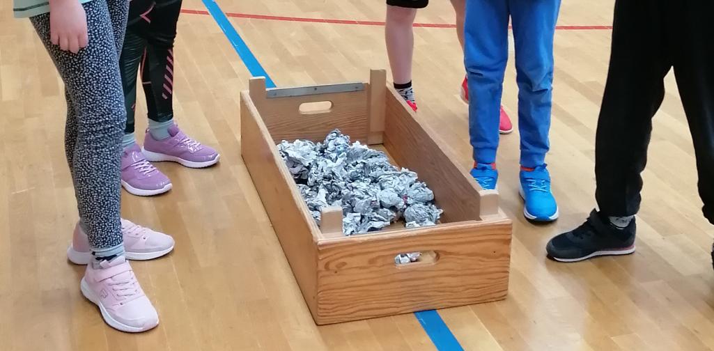 Kinder warten auf Anweisungen