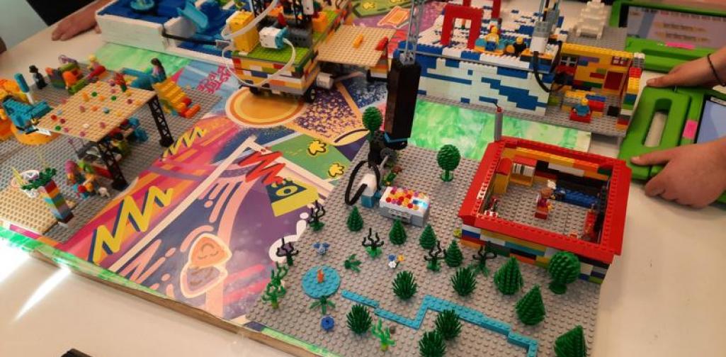 FLL 03 Modell aus Klemmbausteinen