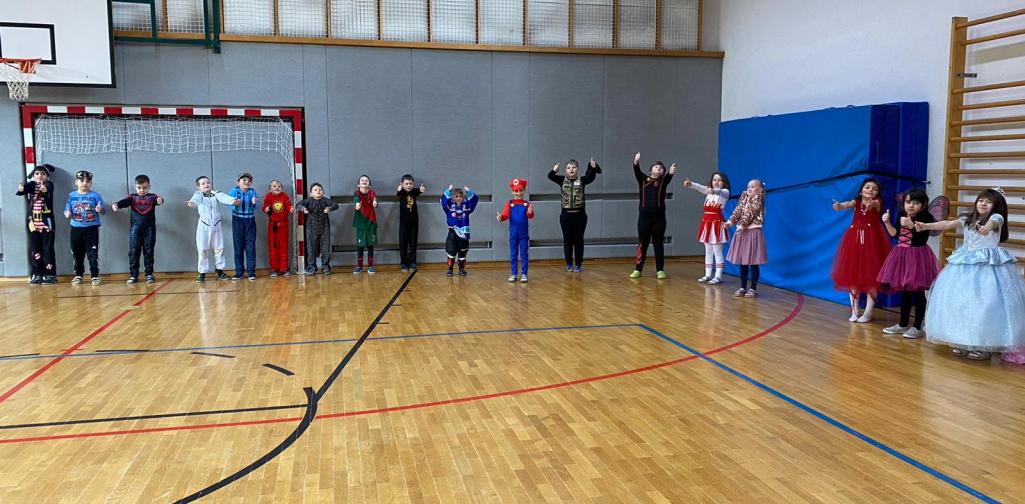 Faschingsspiele im Turnsaal