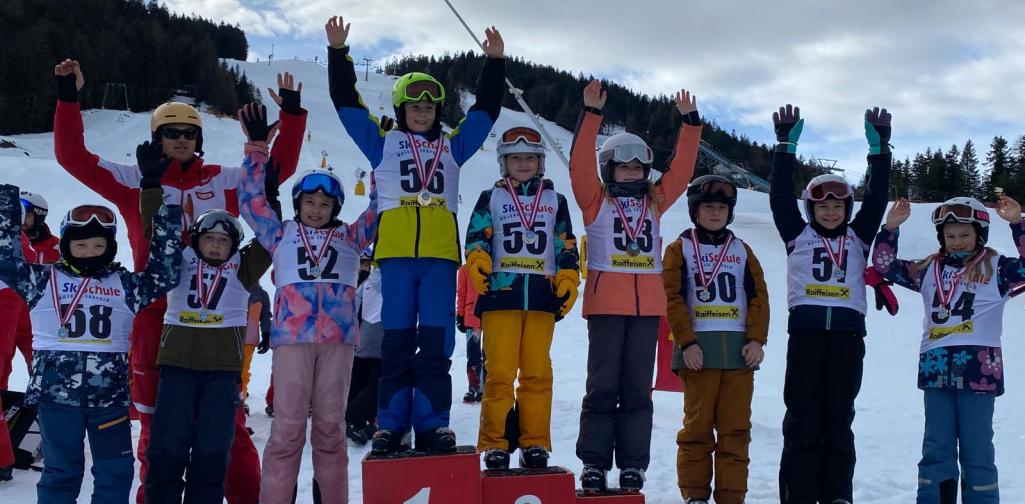 Bild 8 Kinder bei der Siegerehrung