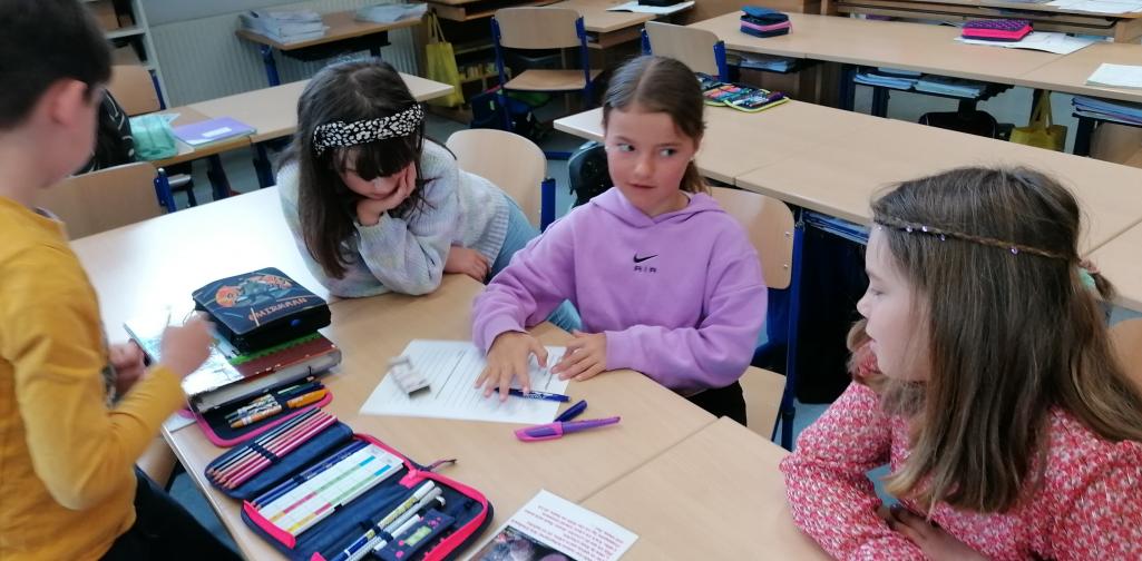 Radio 3 Gruppenarbeit beim Erarbeiten der Texte