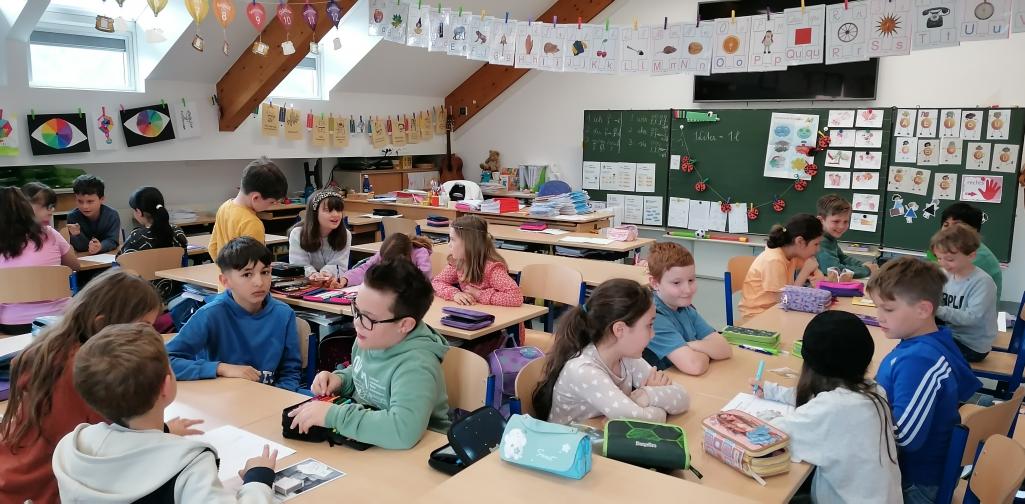 Radio 5 Gruppenarbeit beim Erarbeiten der Texte