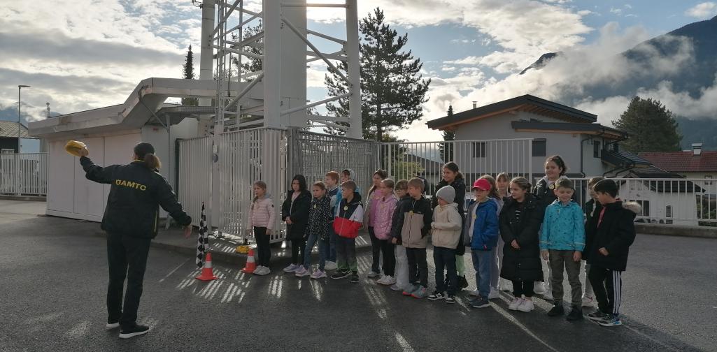 Gruppenfoto mit Leiterin