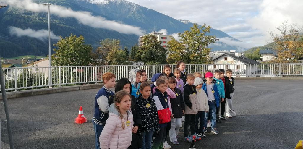 Gruppenfoto am Parkplatz