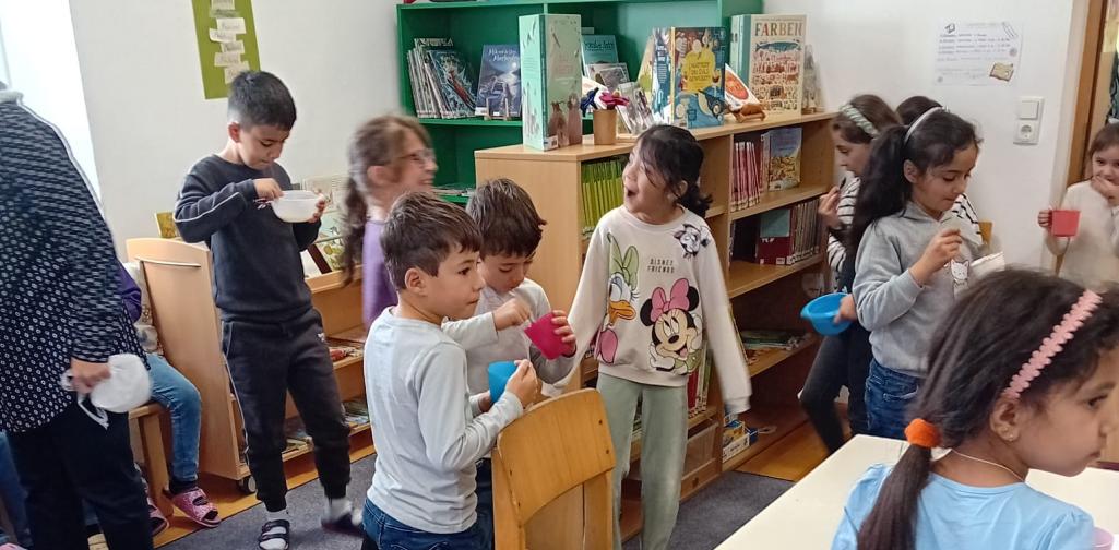 Kinder in der Bibliothek