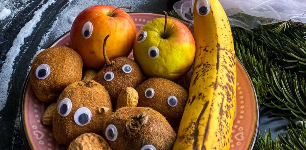 VSK_Wichtel 01 Obst mit Klebeaugen