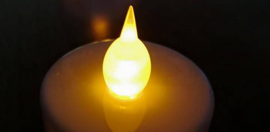 Adventfeier 04 LED Kerze