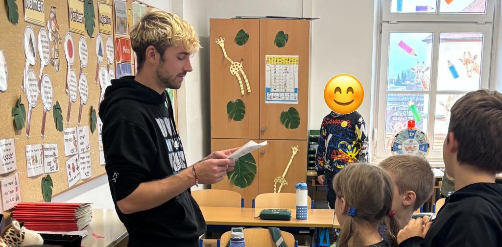 3c_Klimaschultasche 08 Kinder bei der Bewegungsgeschichte