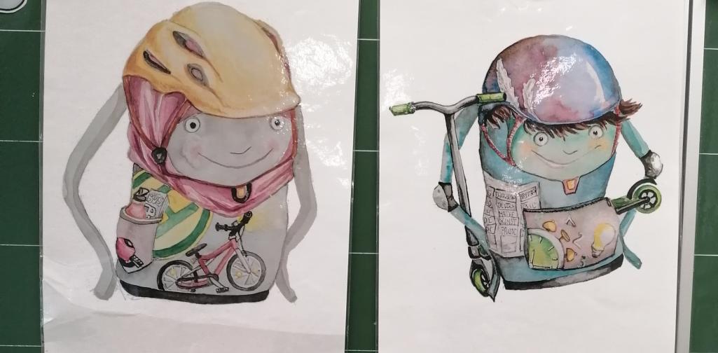 3c_Klimaschultasche 01 Bilder von verschiedenen Schultaschen an der Tafel