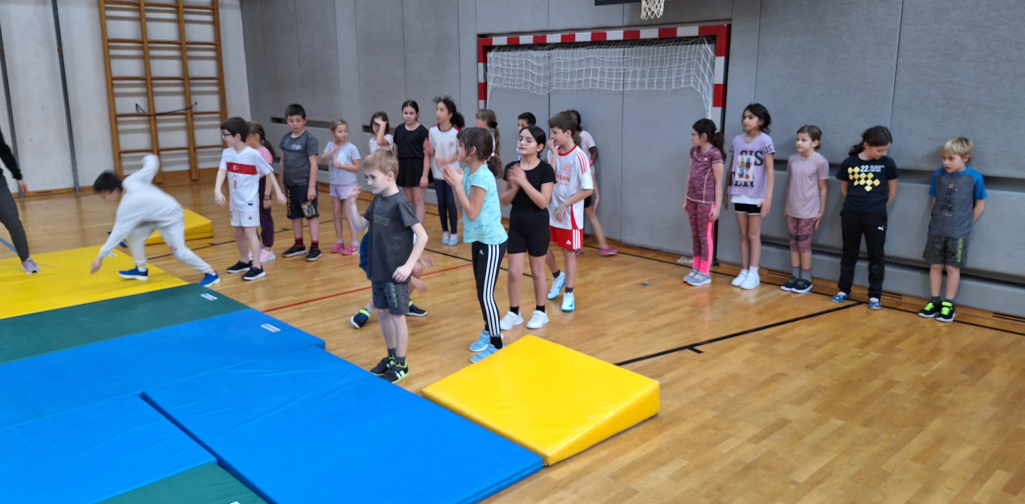 Kinder beim Staffellauf