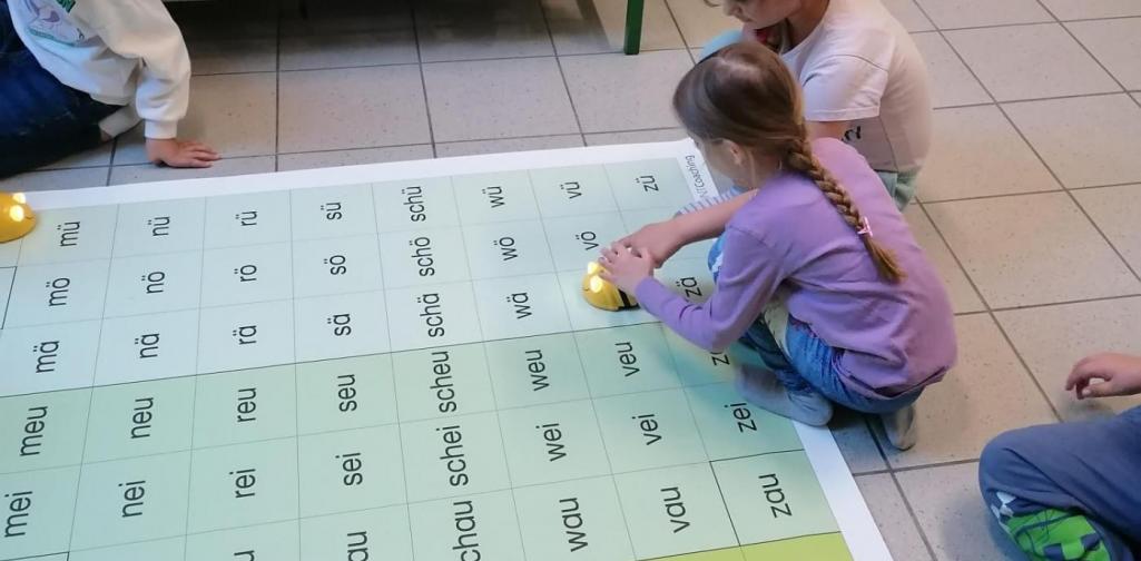 Silben-Lese-Übung Silbenteppich und Bodenroboter