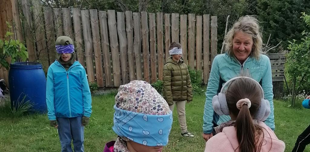 Bild 01 Spiele im Garten