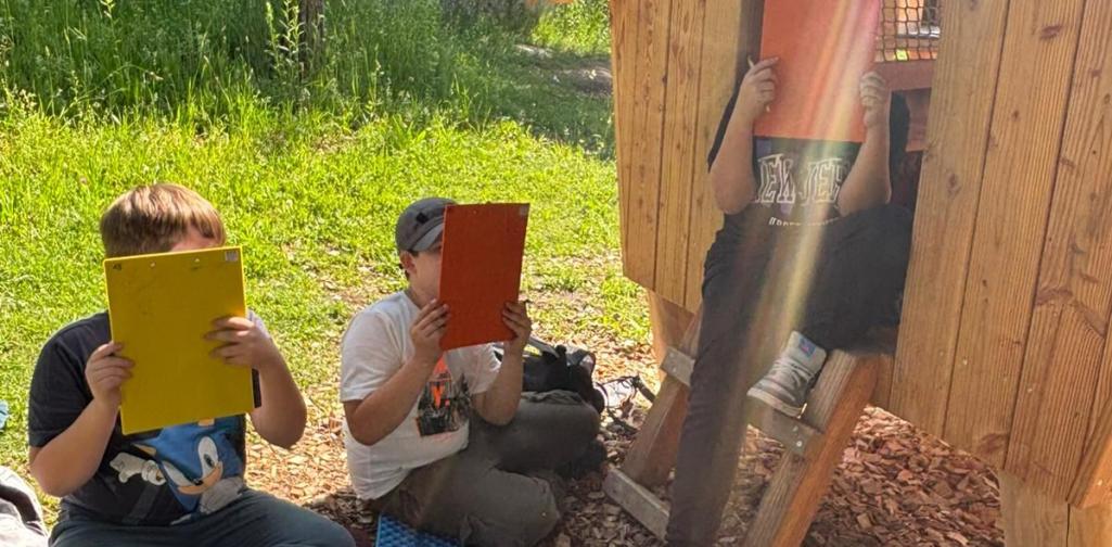 Kinder auf dem Spielplatz