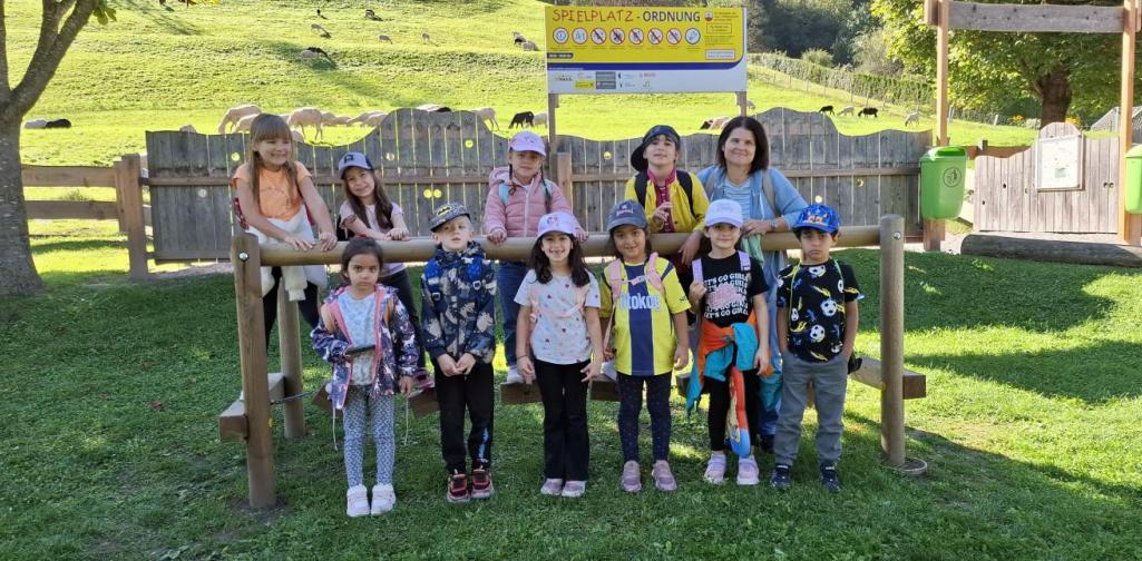 Klassenfoto der Deutschförderklasse